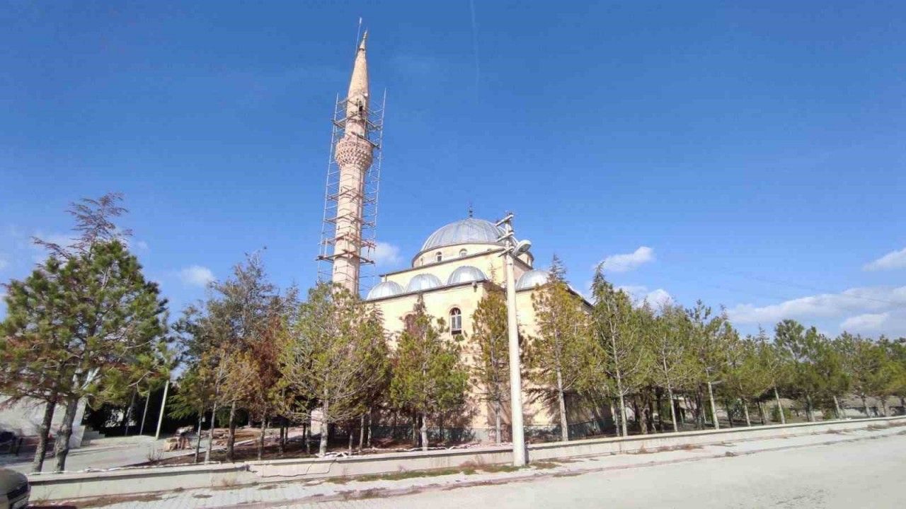 Konya'da depremde zarar gören minare onarıldı