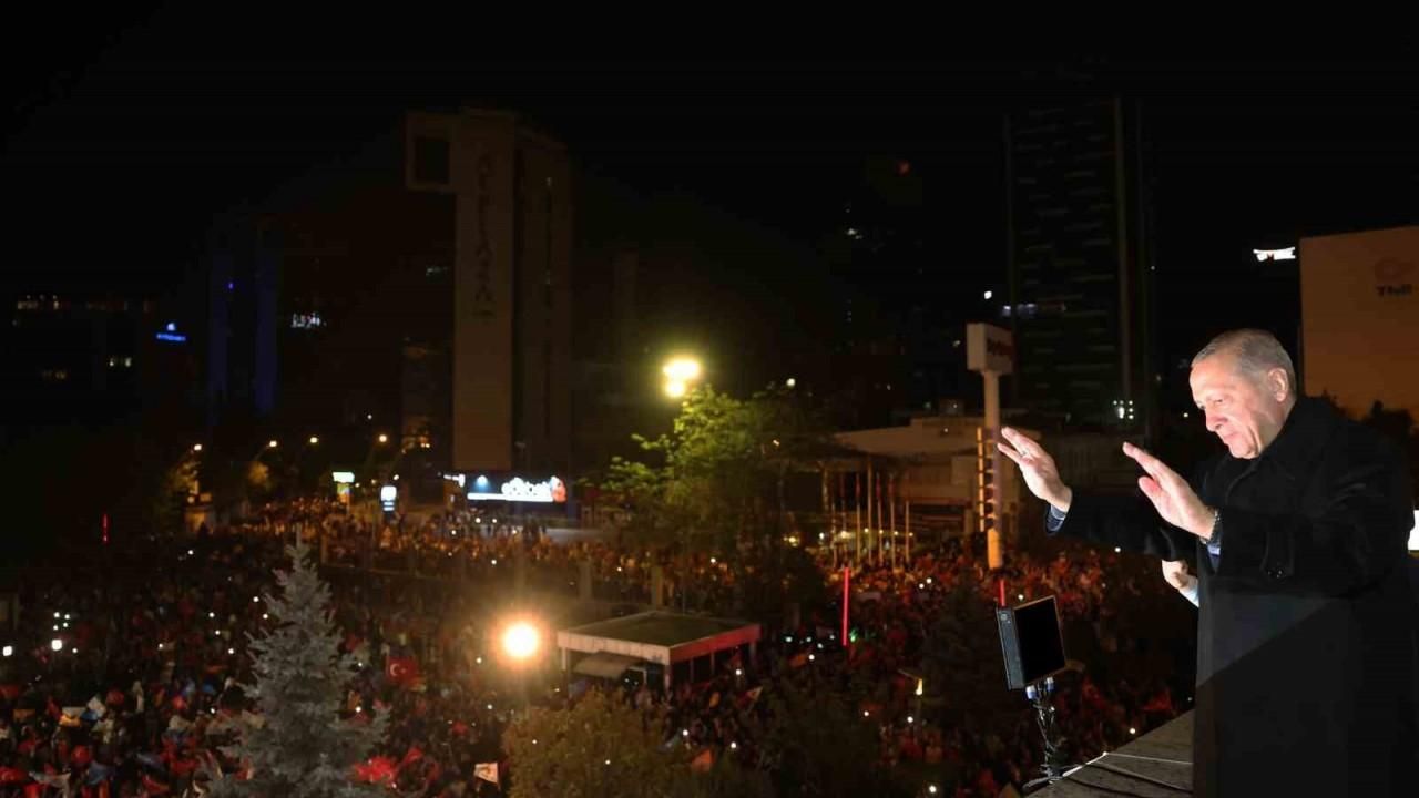 Cumhurbaşkanı Erdoğan’dan balkon konuşması