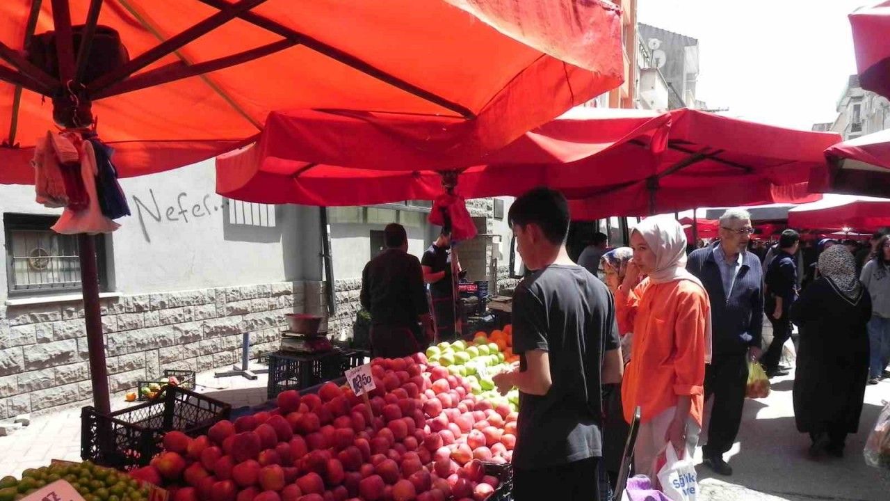 Eskişehir’deki pazarlarda bazı ürünlerin fiyatları azaldı, bazılarının ise arttı