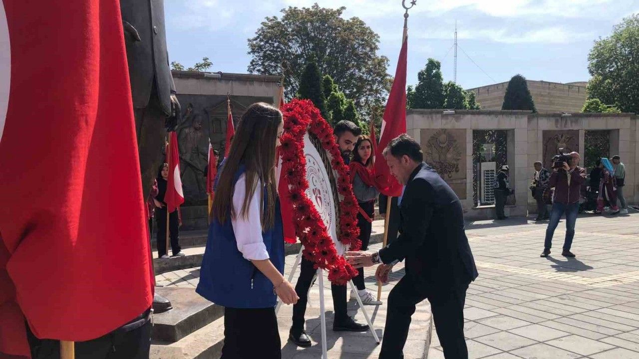 Kayseri’de Gençlik Haftası, çelenk töreni ile başladı