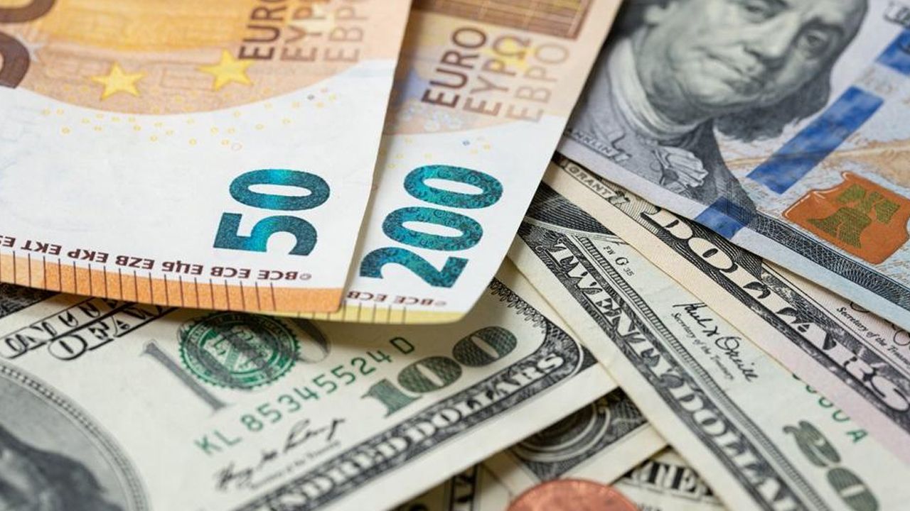 Dolar ve euroda 'kısıtlı' yükseliş sürüyor