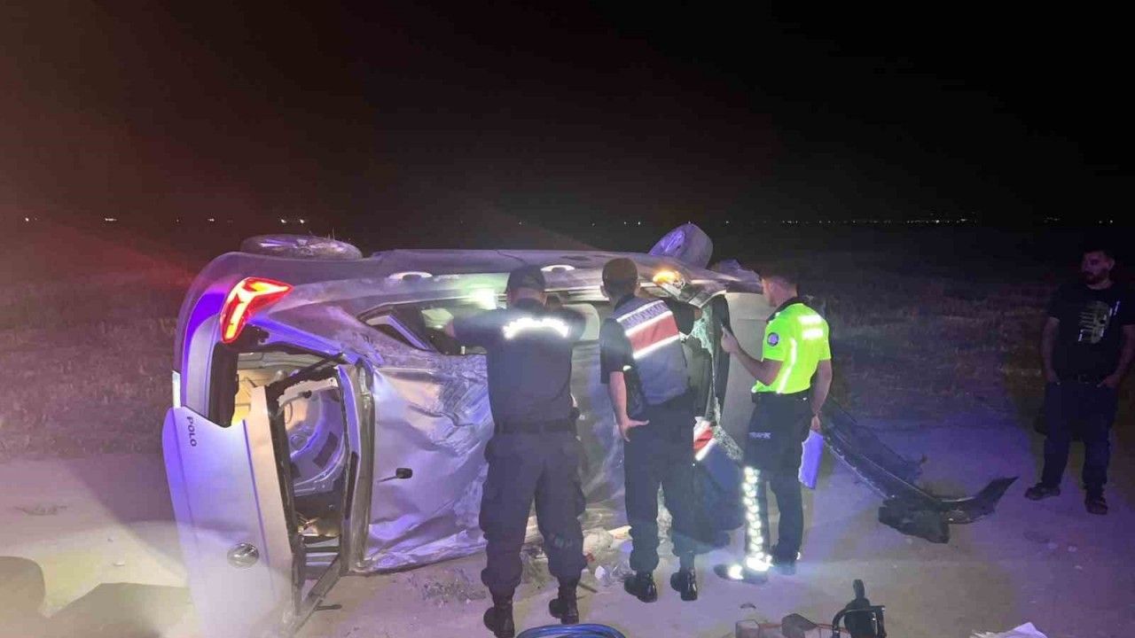Aksaray’da otomobil traktöre çarptı: 3 yaralı