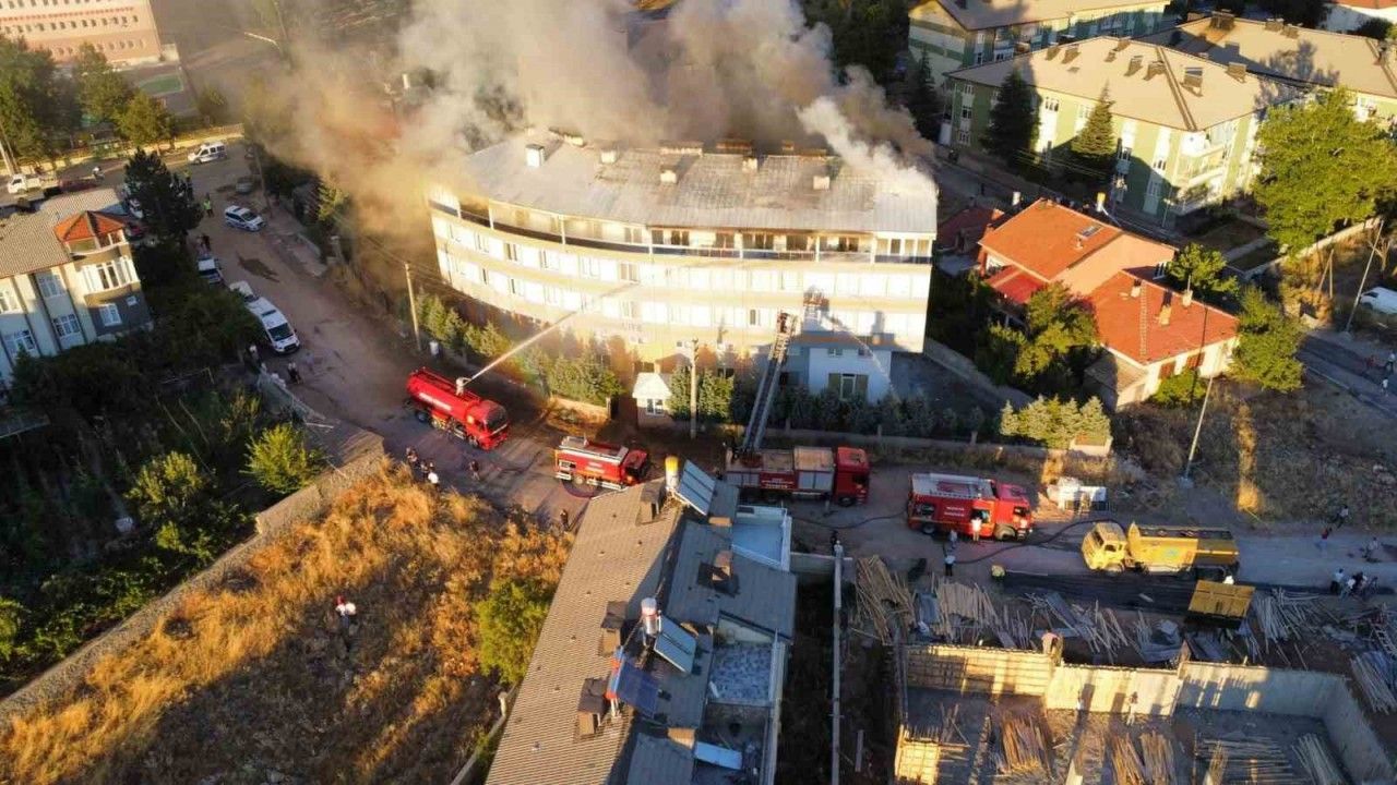 Konya’da 5 katlı binada yangın