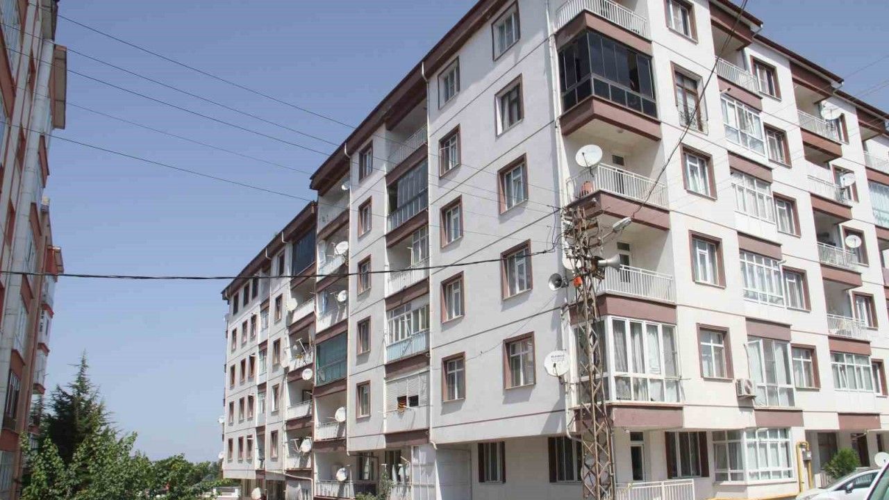 Konya'da dördüncü kattan düşen engelli çocuk hayatını kaybetti