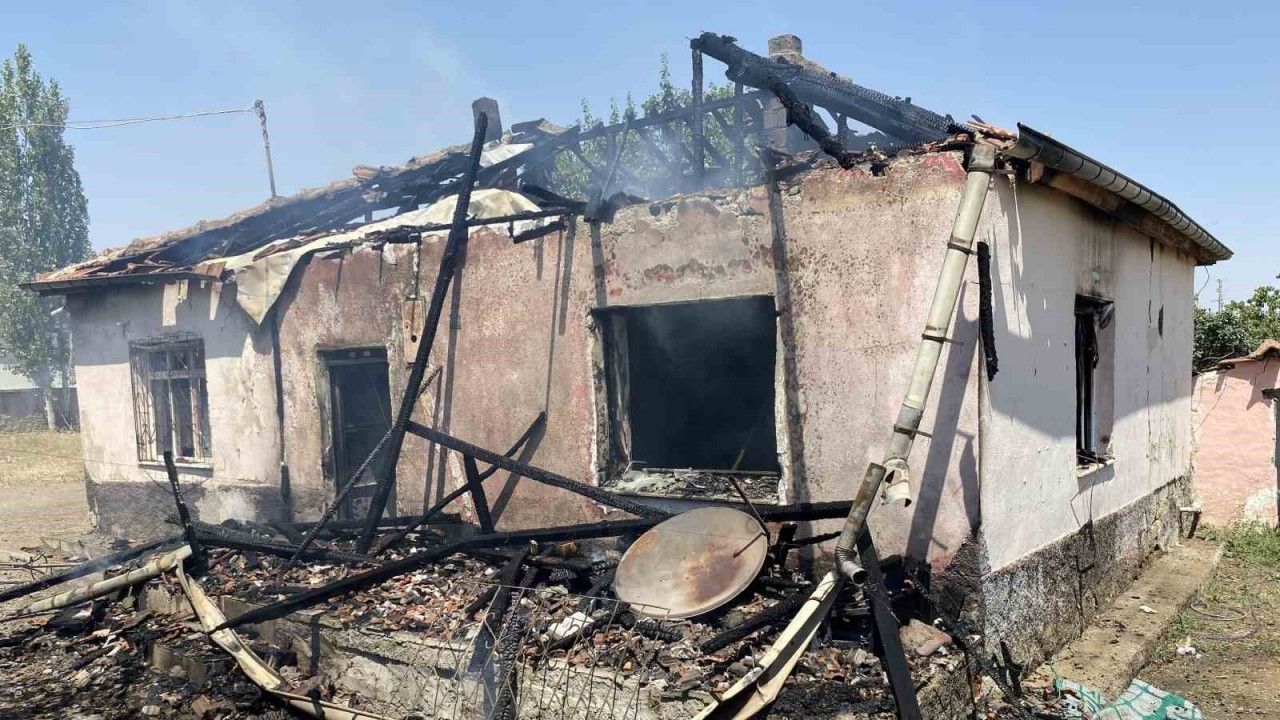 Konya’da ev yangını! Vefakar anne hastaneye kaldırıldı