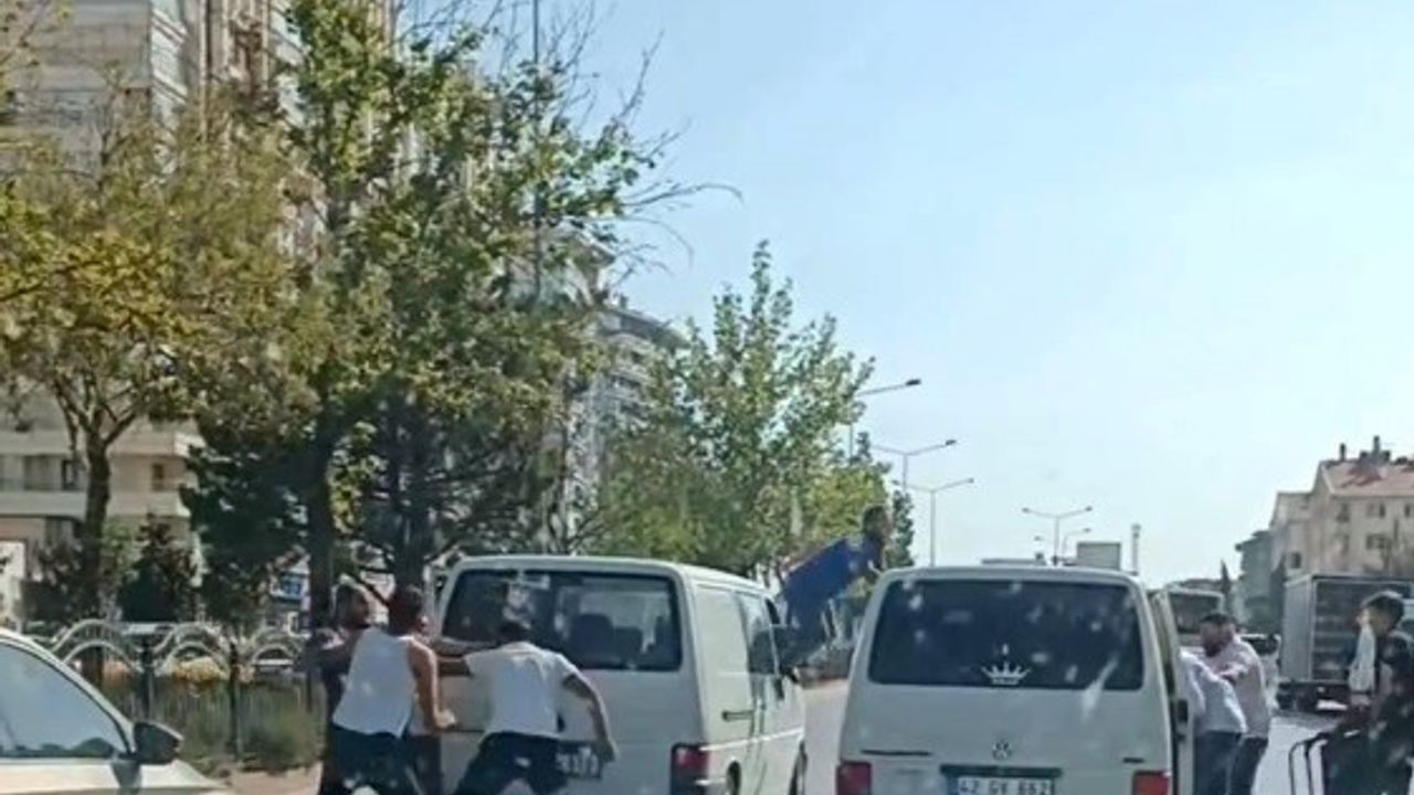 Konya'da trafikte tekmeli tokatlı kavga