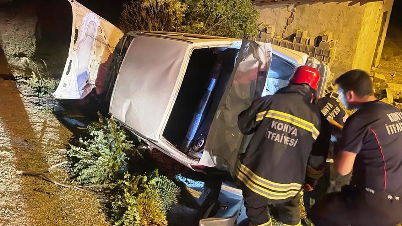 Konya’da yoldan çıkan otomobil bahçe duvarına çarptı: 1 yaralı