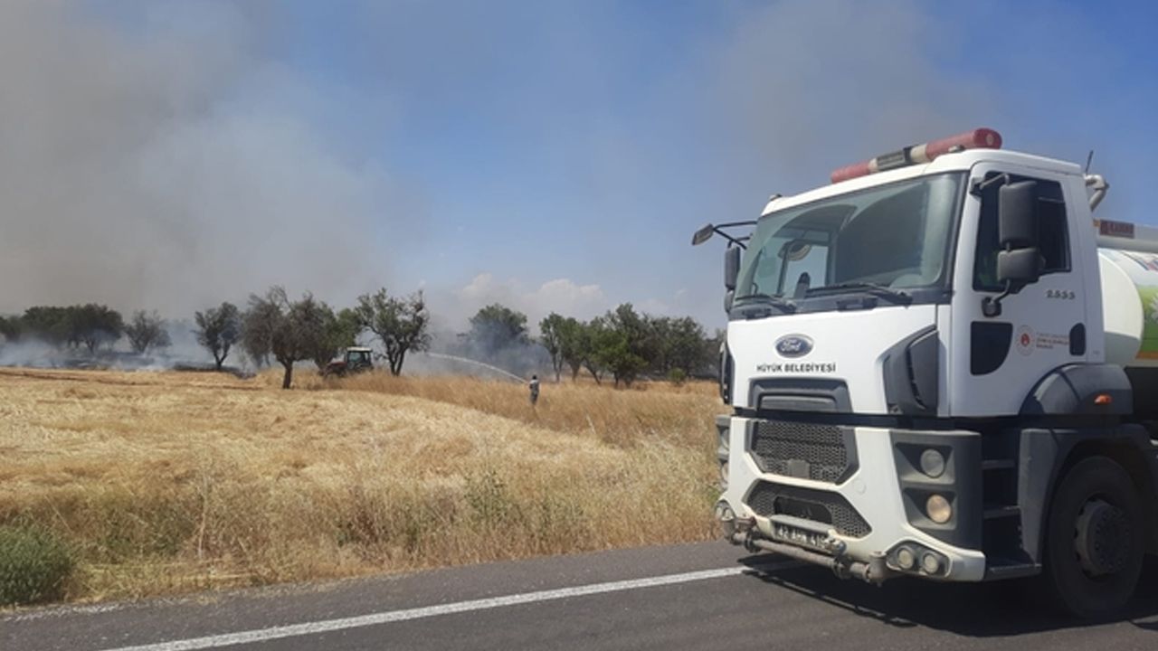 Konya'da 2 dönüm arpa ekili alan ile 60 badem ağacı yandı