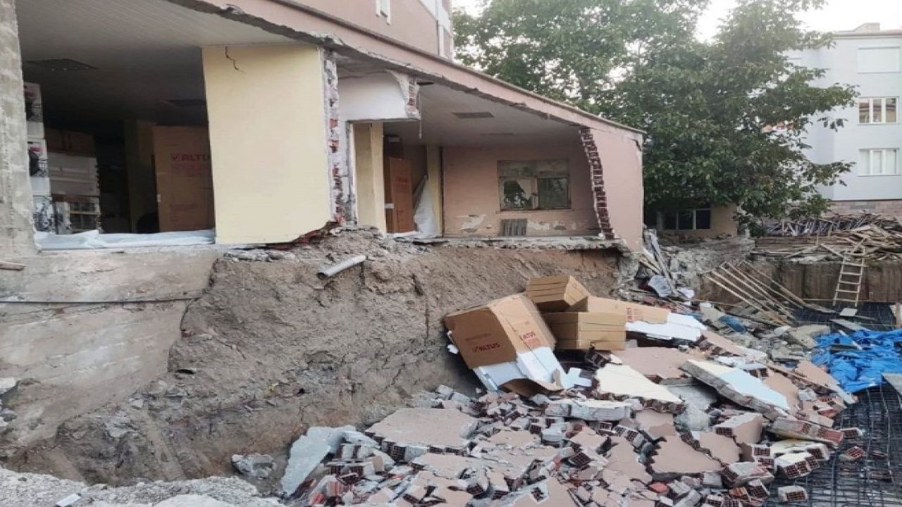 Konya'da apartmanın depo duvarı çöktü