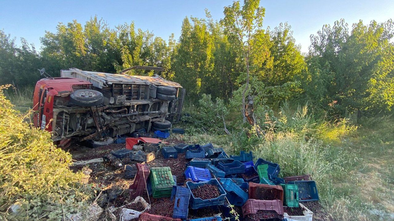 Konya'da kamyonetin devrildiği kazada sürücü yaralandı