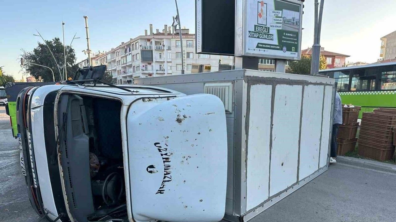 Konya'da ekmek servis araçları çarpıştı: 1 yaralı