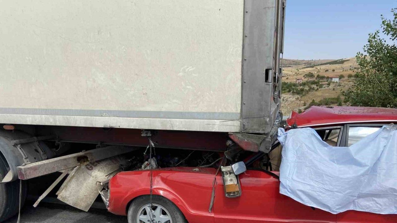 Konya'da trafik kazasında hayatını kaybeden sürücünün eşi de hayatını kaybetti