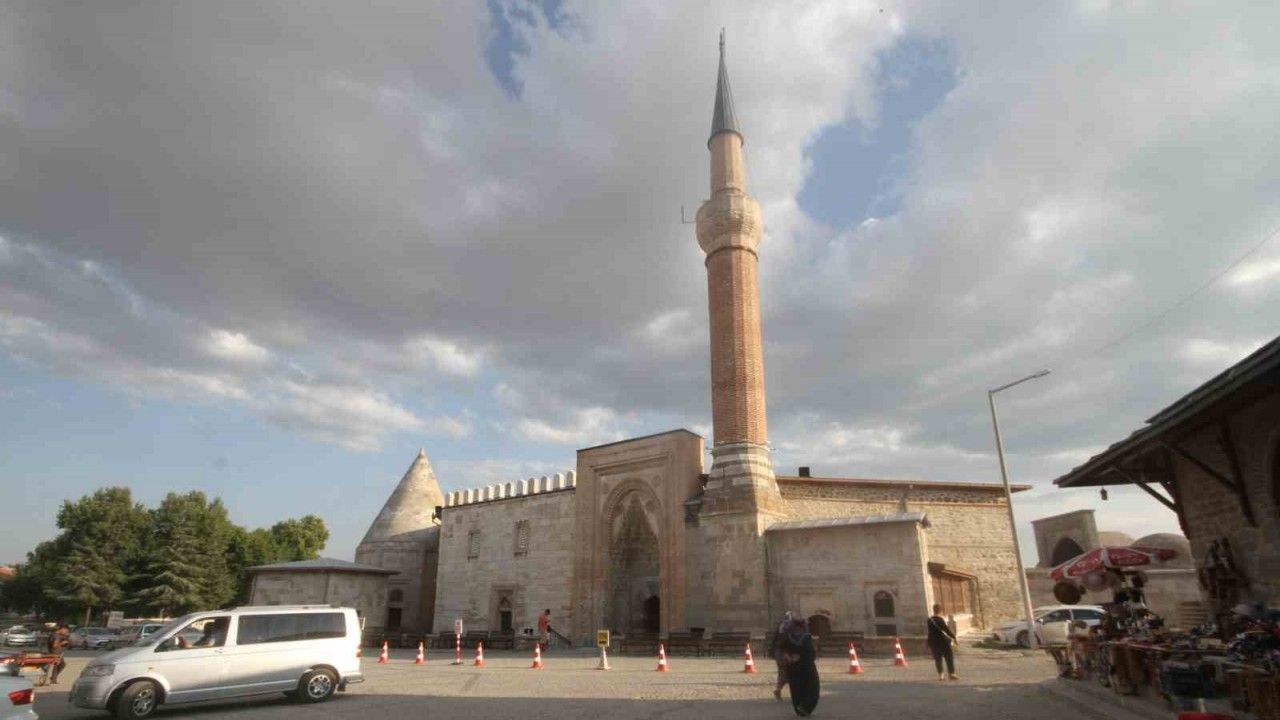 Tarihi Eşrefoğlu Camisi’ni bir yılda 281 bin kişi ziyaret etti