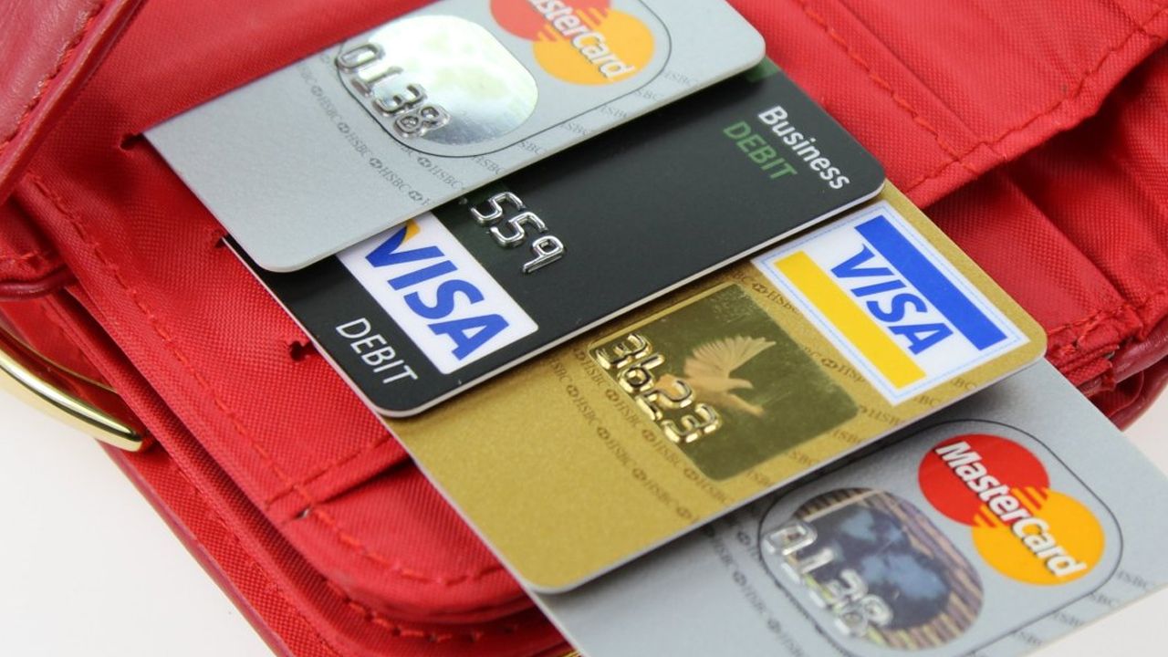 Bankalardan kredi kartı müşterilerine mesaj gitti! Limitler düşüyor mu?