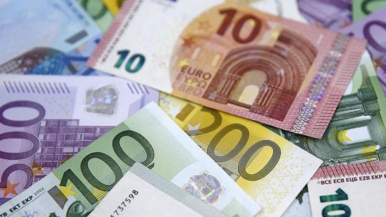 Euro 29 TL'yi geçti: Dolar 27 TL sınırına dayandı