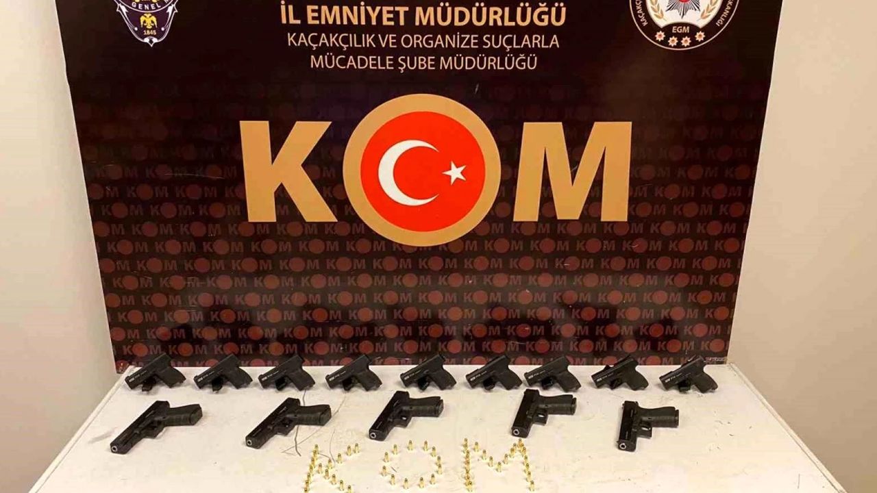 Konya'da silah kaçakçılarına operasyon: 14 tabanca ele geçirildi