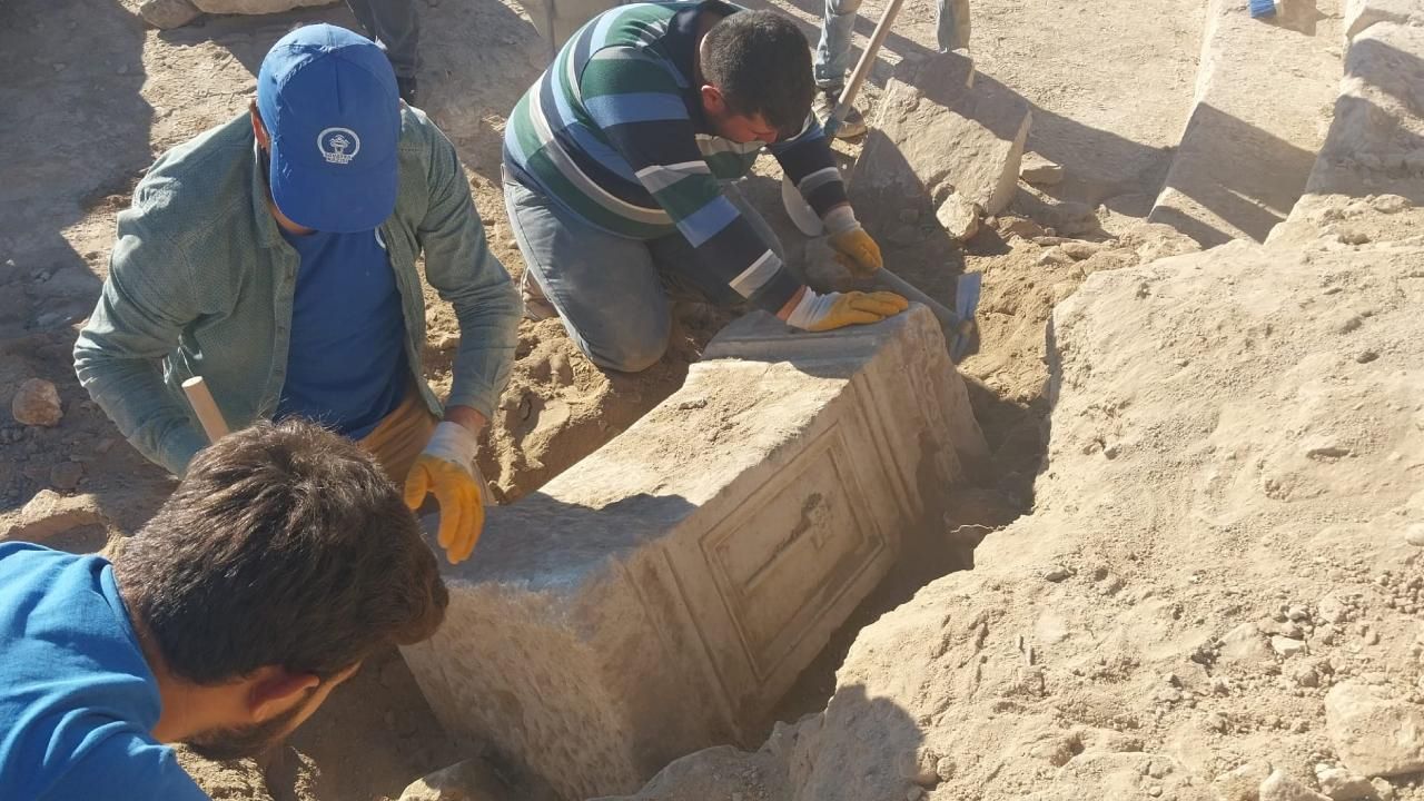 Konya'daki antik kentte bulundu: 1800 yıllık sunak arkeologları da şaşırttı