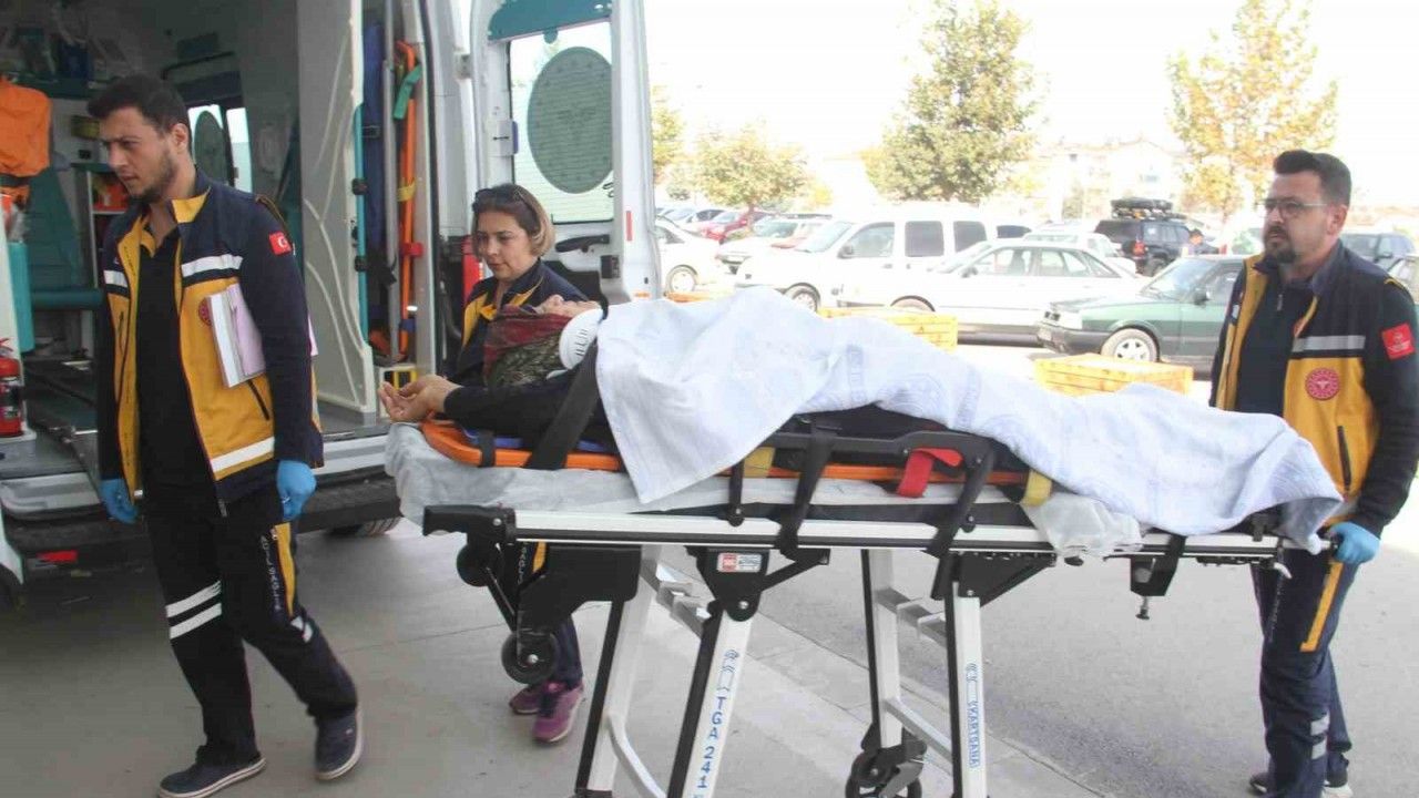 Konya'da köpeklerden kaçarken devrilen bisikletin sürücüsü yaralandı