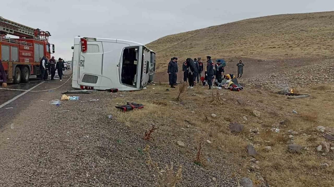 Sivas’ta yolcu otobüs devrildi: 7 ölü, 27 yaralı