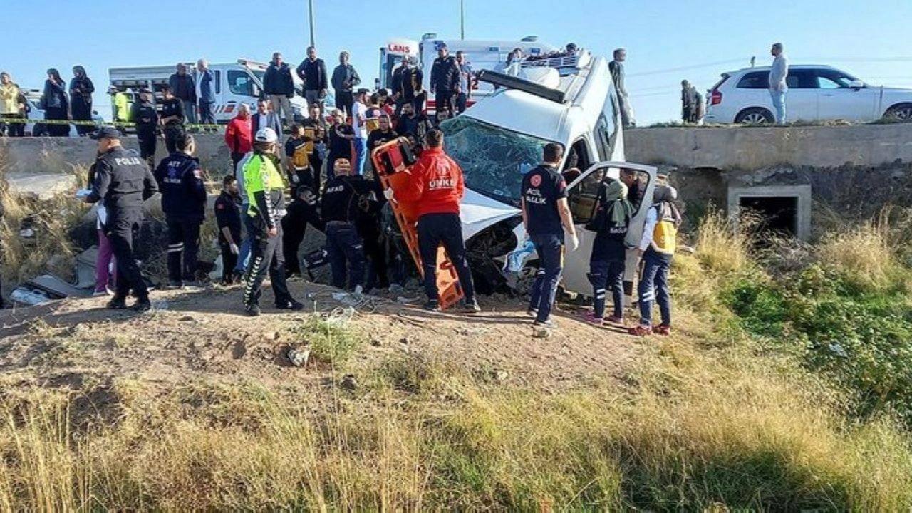 Aksaray'da feci kaza: 2 ölü, 15 yaralı