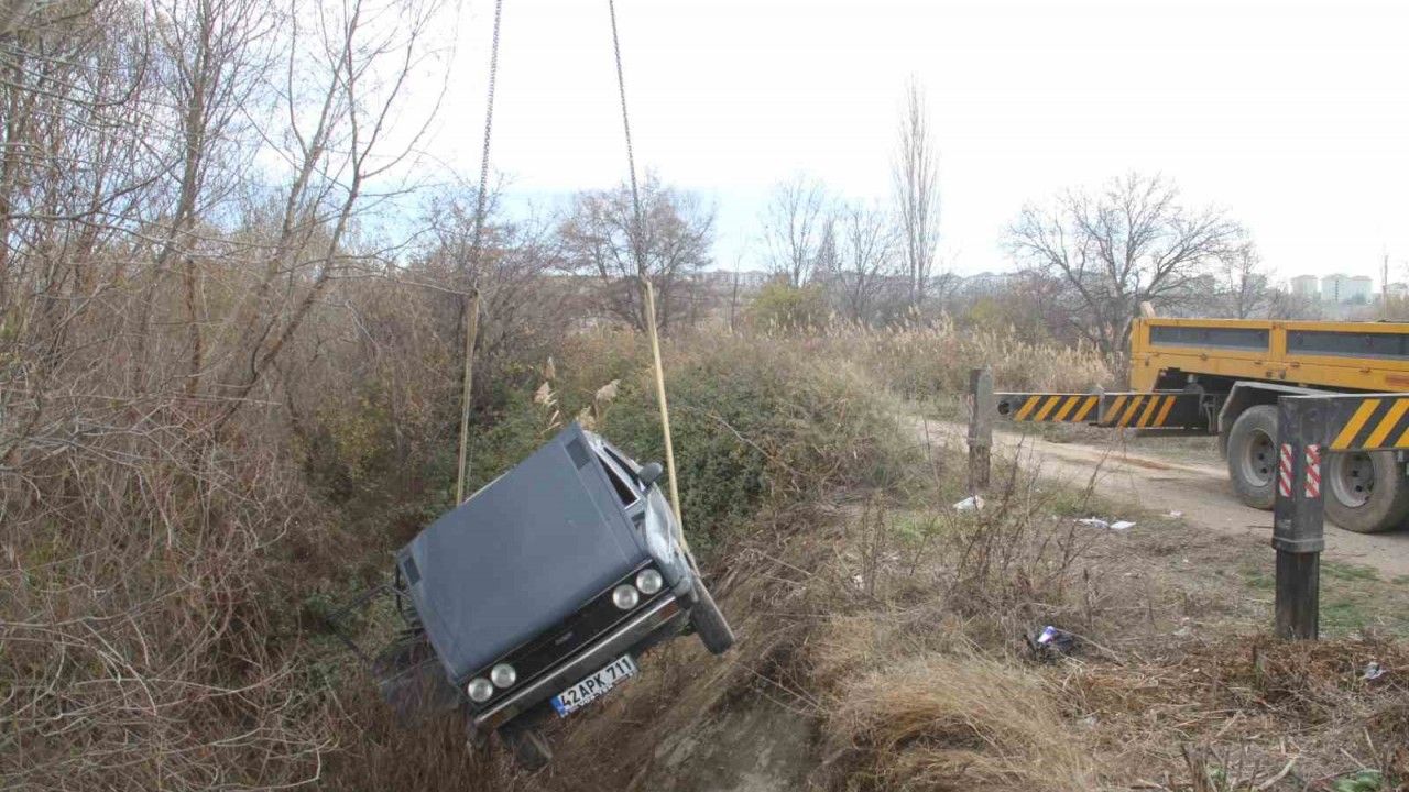 Konya’da kaza yapan otomobil dere yatağına düştü: 7 yaralı