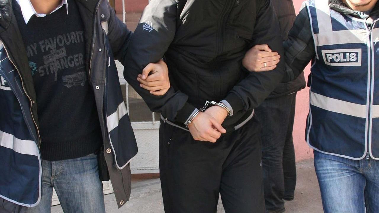 Konya'da uyuşturucu ticareti yaptıkları ileri sürülen 2 zanlı tutuklandı