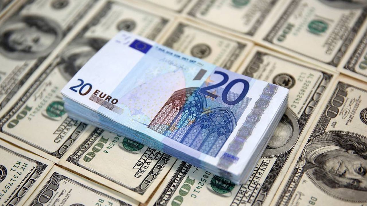 Dolar ve euro yeni haftada zirveden inmiyor