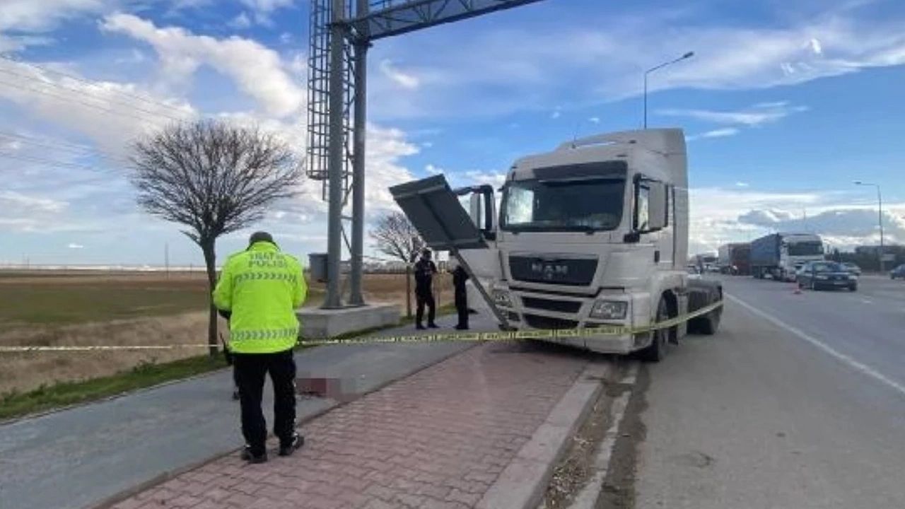 Konya’daki talihsiz kazada tır sürücüsü hayatını kaybetti