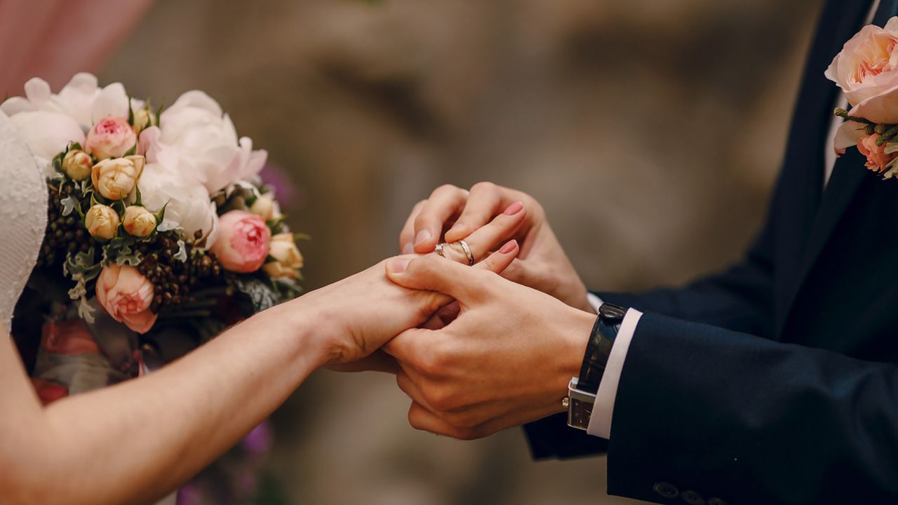 Genç çiftlere müjde! Faizsiz evlilik kredisi başvuru tarihi belli oldu