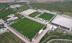 Konyaspor tesislerine 2 yeni çim saha