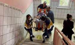 Tedavi gördüğü hastaneden ambulansla oy kullanmaya geldi