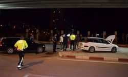 Karaman'da iki otomobil kavşakta çarpıştı: 2 yaralı