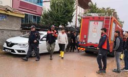 Aksaray’da 4 çocuk tavana kadar sel suyuyla dolan odada kaldı