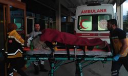 Konya'da bariyerlere çarpan otomobildeki 4 kişi yaralandı