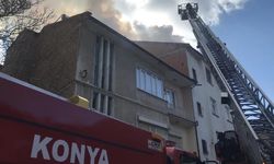 Konya'da 4 katlı bir binanın çatı katında yangın çıktı