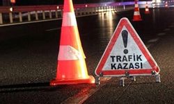 Konya'da elma yüklü kamyon şarampole devrildi, sürücü yaralandı
