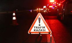 Konya'da karlı yolda kontrolden çıkan araç şarampole devrildi: 4 kişi yaralandı