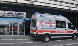 Konya'da kaza: Kum yüklü kamyon devrildi, sürücü yaralandı