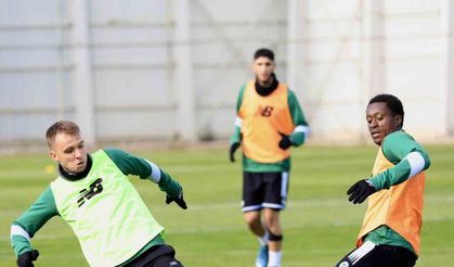 Konyaspor, Sivasspor maçı hazırlıklarına yaptığı antrenmanla devam etti