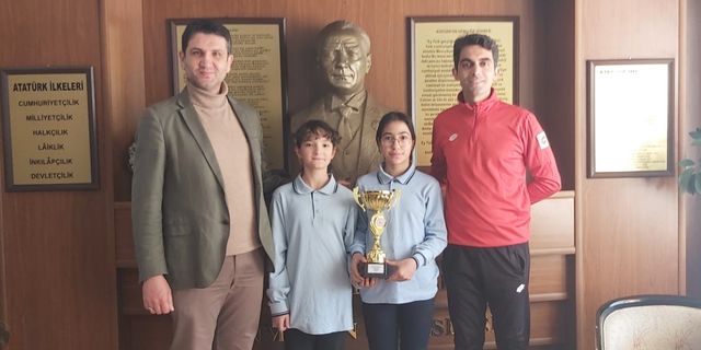 Eskişehir Odunpazarı Ticaret Borsası Ortaokulu ‘Küçük Kız Masa Tenisi’ turnuvasında birinci oldu