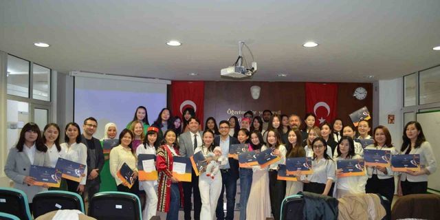 Kazakistan’dan gelen staj öğrencileri sertifikalarını aldı