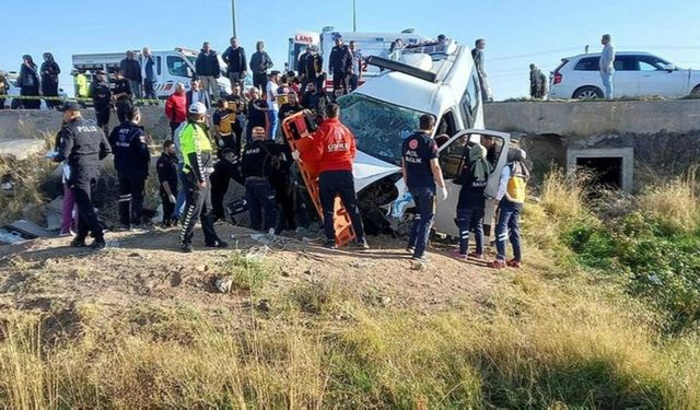 Aksaray'da feci kaza: 2 ölü, 15 yaralı