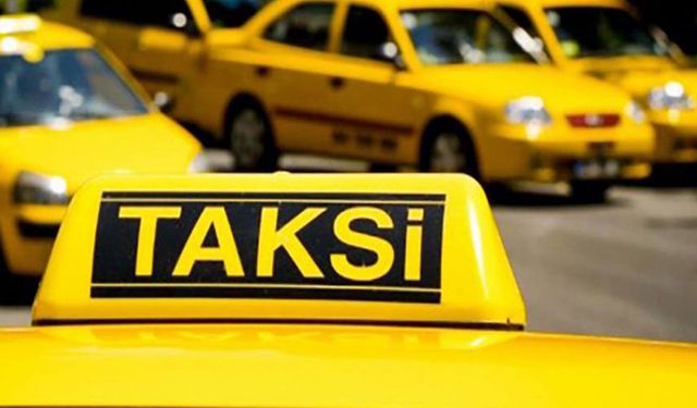 Konya'da taksi tarlaya devrildi: Sürücü yaralandı