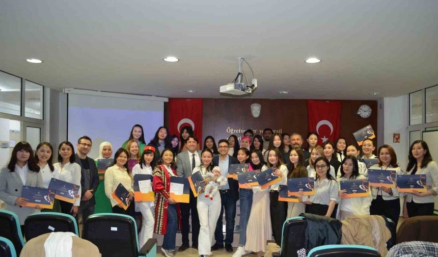 Kazakistan’dan gelen staj öğrencileri sertifikalarını aldı